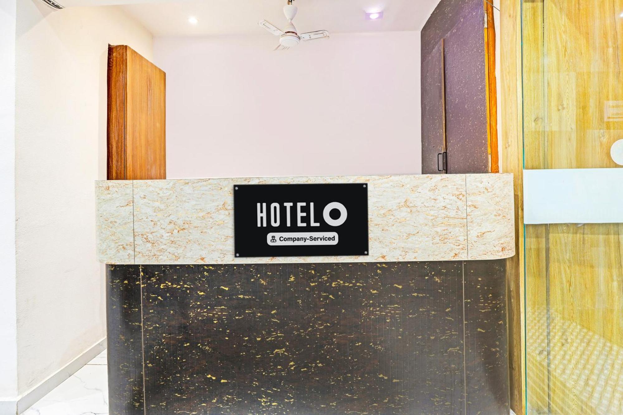 Super Hotel O Althan Formerly Hotel Niraant Surat Eksteriør billede